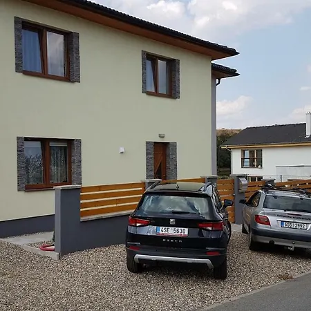 Apartmán U Rybníka Cenkov (Prague-East)