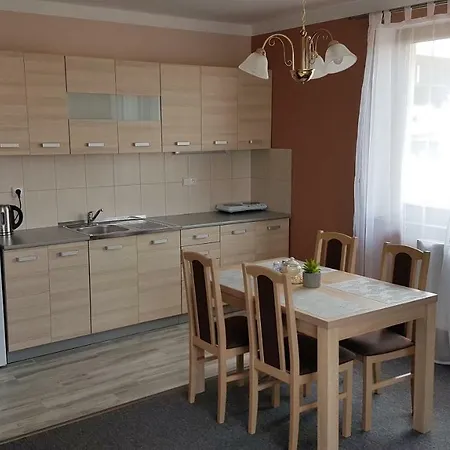 Apartmán U Rybníka Cenkov (Prague-East)