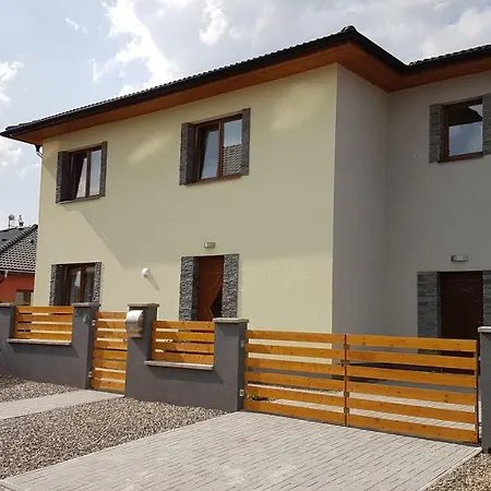 Apartmán U Rybníka Cenkov (Prague-East)